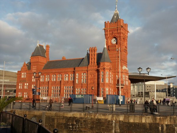 What are the best budget-friendly ways to experience the cultural heritage of Cardiff?